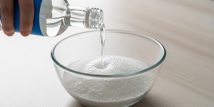 Misturar sabão em pó e álcool: por que recomendam essa combinação e para que serve?