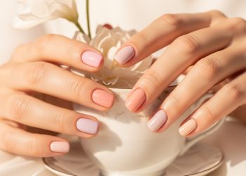 As 5 cores de esmalte que mais rejuvenescem as mãos depois dos 50 anos