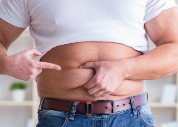 Se a barriga saliente te incomoda, este treino simples pode ajudar