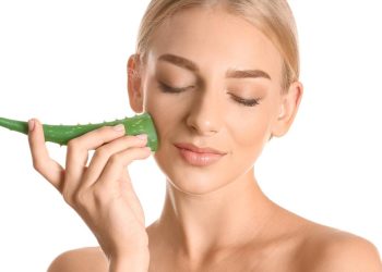 Como fazer um creme facial caseiro com aloe vera para deixar a pele mais hidratada