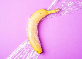 Bananas frescas por mais tempo? Saiba como usar o papel filme corretamente