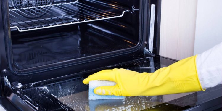 Diga adeus à gordura no fogão com dicas simples de limpeza caseira e segura