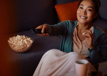 A verdade surpreendente sobre assistir TV durante as refeições