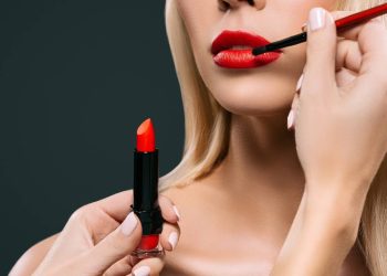 Encontre a cor de batom perfeita para realçar sua beleza natural
