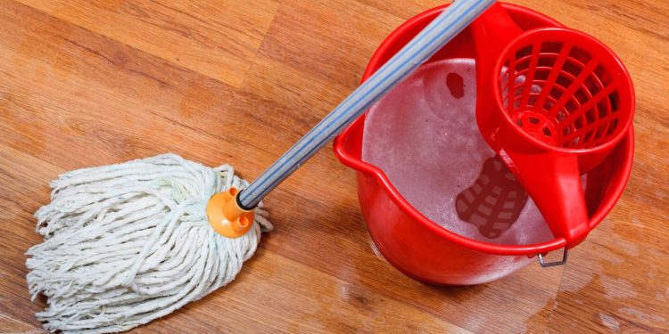 A técnica rápida que revive seu esfregão sem produtos caros