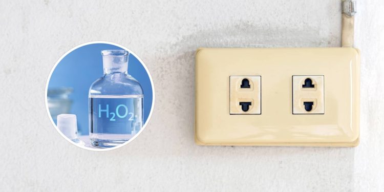 Truque com água oxigenada que devolve o brilho das tomadas
