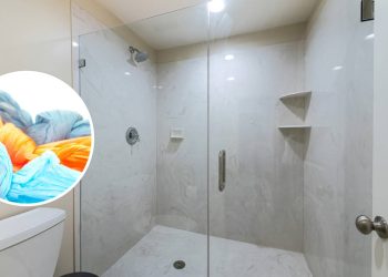 O truque caseiro com sacola de mercado que transforma o box do banheiro