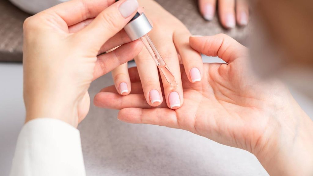 O segredo caseiro para unhas crescerem mais fortes e sem quebrar