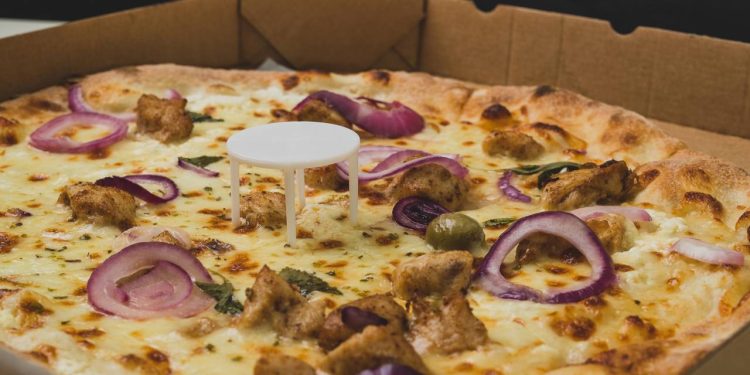 A função oculta da "pecinha branca" no meio da pizza