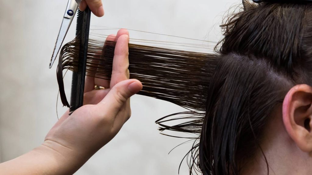 Você sabe de quanto em quanto tempo devemos cortar o cabelo? Veja o que diz uma cabeleireira