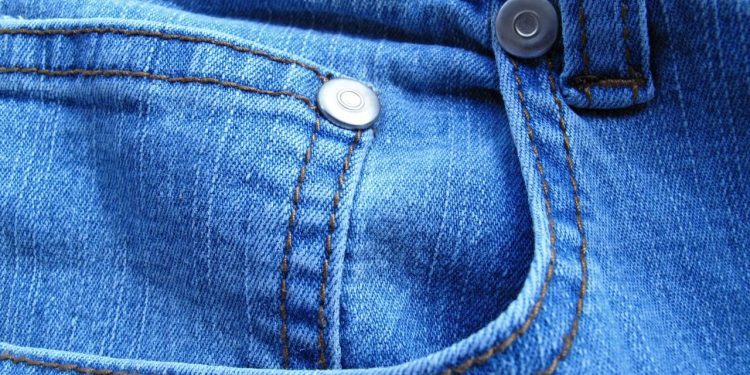 Você sabe para que servem os botões de metal nos seus jeans?