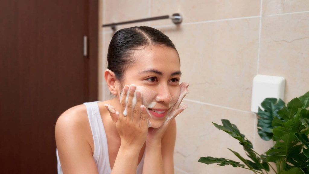 Nem base, nem corretivo: a pele perfeita começa na skincare
