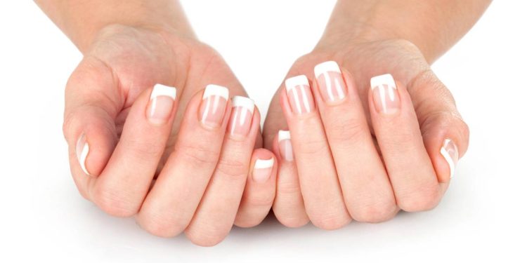 O truque natural que devolve o brilho das unhas em minutos