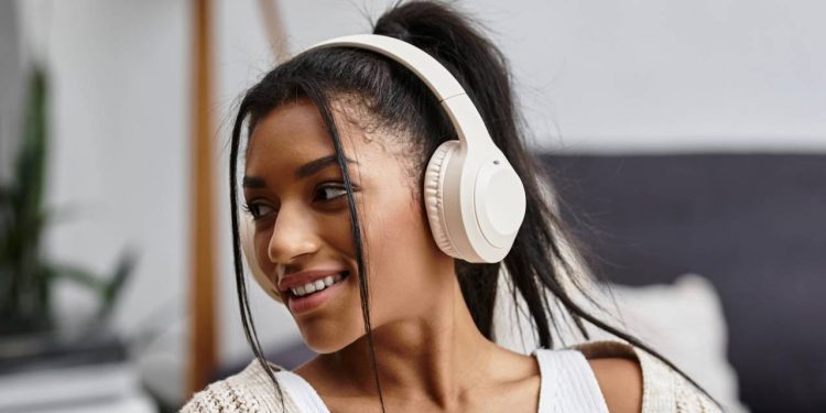 Você é refém dos fones de ouvido? Entenda o impacto no seu emocional