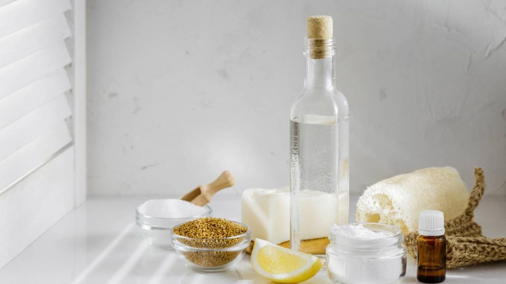 Quatro truques simples para remover gordura de armários e azulejos da cozinha