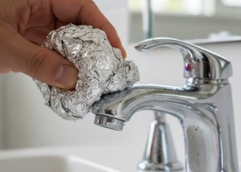 Como usar papel alumínio nas torneiras para recuperar o brilho e eliminar manchas
