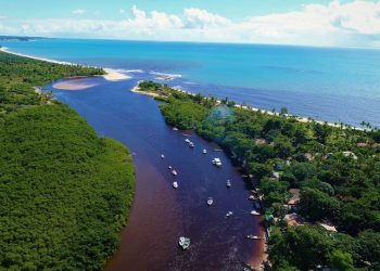Quem procura paz acaba chegando nesse vilarejo escondido do litoral baiano