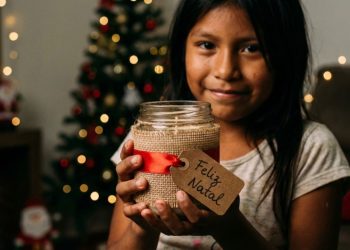 Economizei no presente de Natal fazendo velas aromáticas em casa