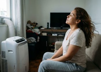 Quanto custa um ar-condicionado portátil e qual modelo realmente vale a pena pra apartamento?