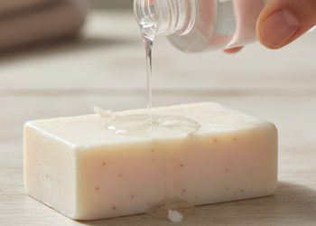 Usei pasta de limpeza com acetona e o resultado surpreendeu