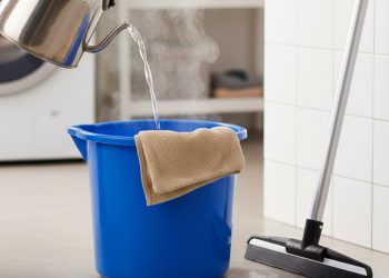Faxina mais eficiente? Veja o efeito da água quente na limpeza do chão