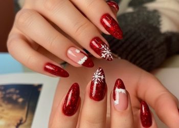 Inspirações de unhas de Natal 2025 usando glitter sem exagero
