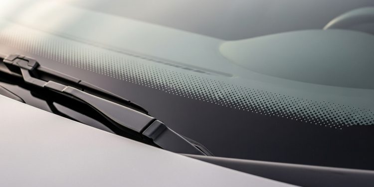Você vê todo dia, mas sabe para que servem os pontinhos pretos do vidro do carro?