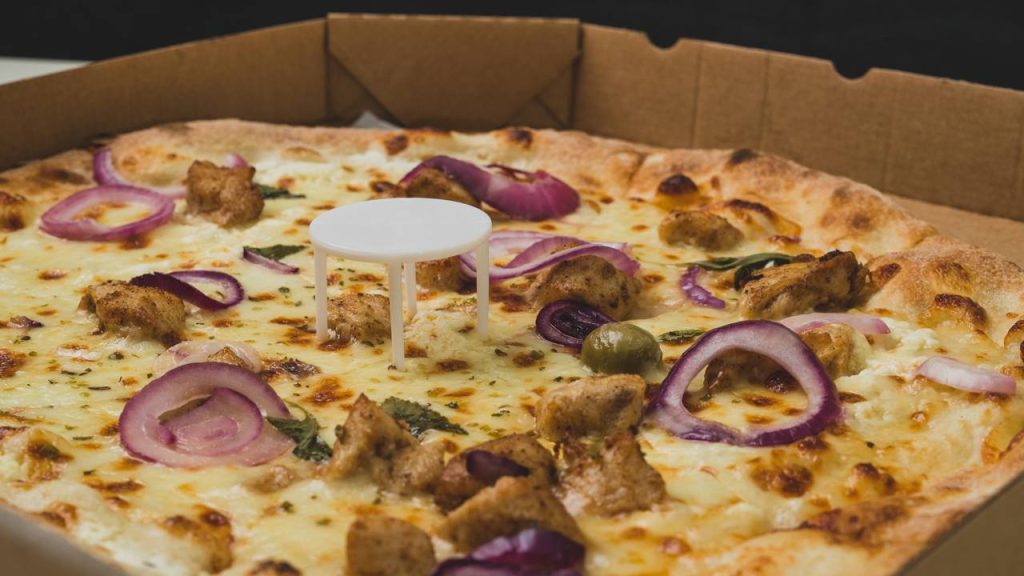Poucos sabem: para que serve a “mesinha da pizza”?
