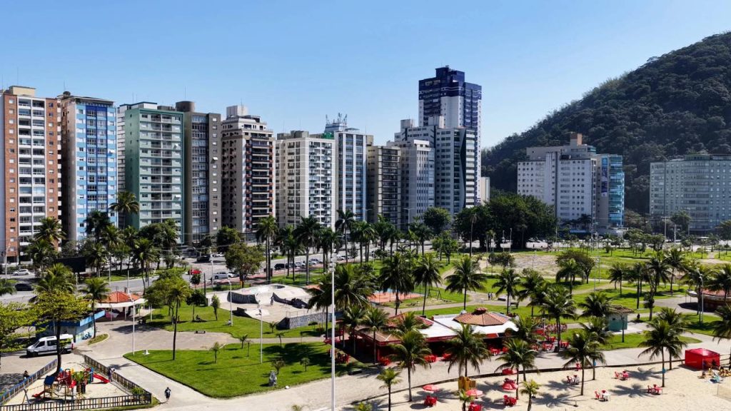 Antes de Salvador, Brasília, Santos, Natal, Rio de Janeiro, São Paulo, Vitória, São Luís, Porto Alegre, Goiânia, Manaus, Maceió, Fortaleza, Belém, Recife, Curitiba, Campo Grande, Florianópolis: São Vicente nasceu antes de qualquer outra cidade do país e hoje impressiona com uma qualidade de vida excepcional