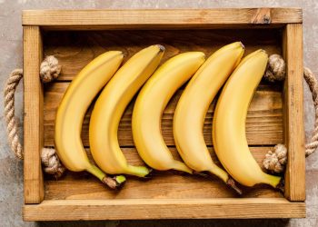 Qual é a melhor forma de guardar bananas para que durem mais tempo