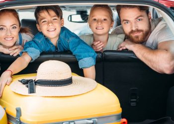 Poucos sabem como economizar na viagem para a praia em alta temporada, veja como