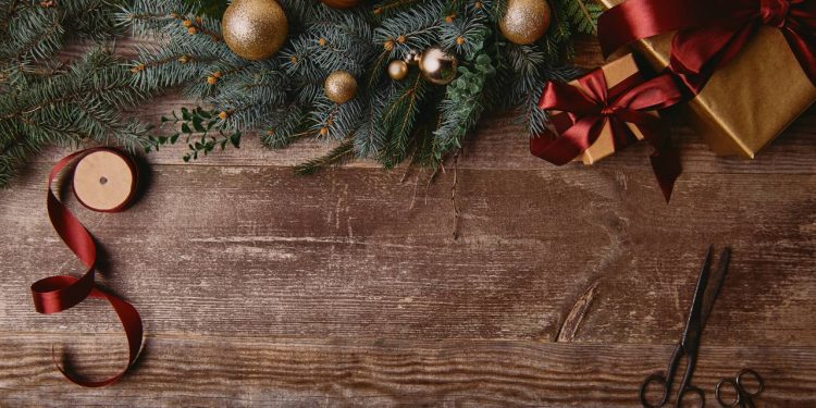 Essas ideias com garrafas podem mudar a decoração do seu natal com charme e afeto