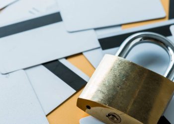 Poucos sabem: qual é a função do buraquinho do cadeado?
