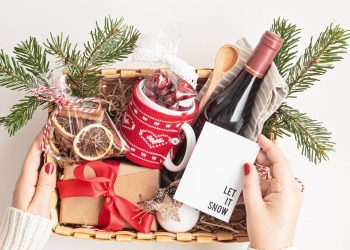 Cesta de Natal simples em 2025: quanto custa, itens essenciais e como economizar