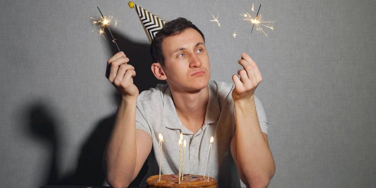 O lado invisível do aniversário: Por que escolher silêncio pode ser mais saudável do que festa?
