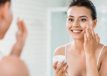 A rotina rápida e simples que deixa a pele sem espinhas