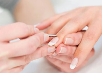 Como cuidar das cutículas para fortalecer suas unhas?