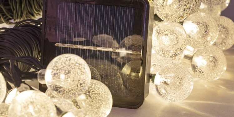 Truque definitivo com LED transforma a decoração de Ano Novo