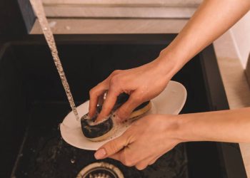 Por que misturar bicarbonato e detergente para a limpeza é recomendado e para que realmente serve