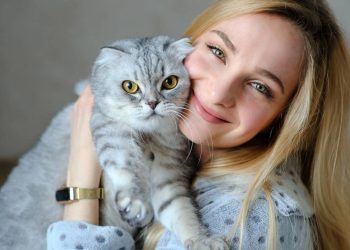 Se o seu gato faz isso com você, parabéns: você foi oficialmente o “escolhido” da casa