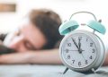 O que a psicologia diz sobre pessoas que sentem necessidade de ficar acordadas de madrugada?