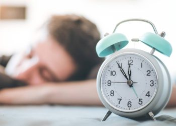 O que a psicologia diz sobre pessoas que sentem necessidade de ficar acordadas de madrugada?