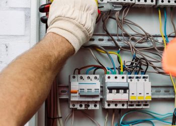 Reforma elétrica é investimento essencial para segurança e valorização do imóvel, veja quanto custa