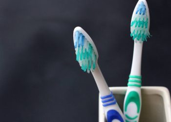 Pouca gente sabe em tudo que uma escova de dentes velha pode ser transformar