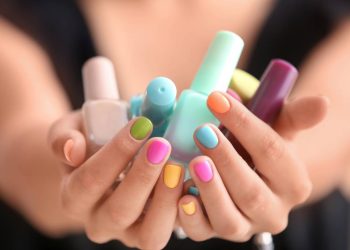 Tendências de esmalte 2025: as cores que vão dominar as unhas