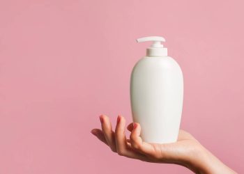 Condicionador de cabelo também funciona na roupa? veja como ele ajuda a recuperar peças de lã
