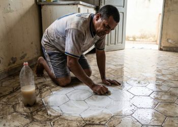 A receitinha caseira que desencarde qualquer piso em um piscar de olhos