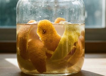 O segredo do vinagre com casca de laranja que substitui qualquer produto de limpeza