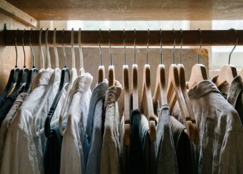O segredo do cabide invertido pra quem nunca tem roupa pra sair