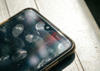 Eu descobri 3 truques no seu celular que fazem a bateria durar 1 dia a mais sem gastar nada